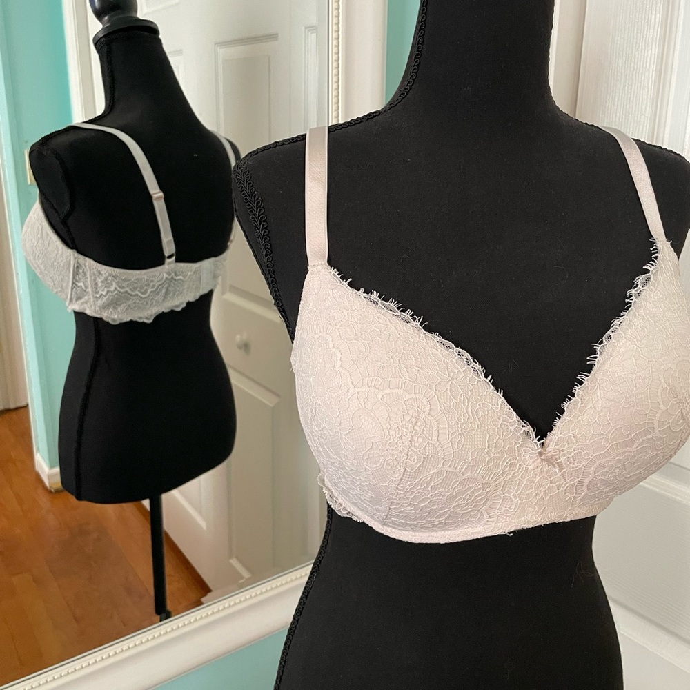 Victoria's Secret White Lace Bra 38D